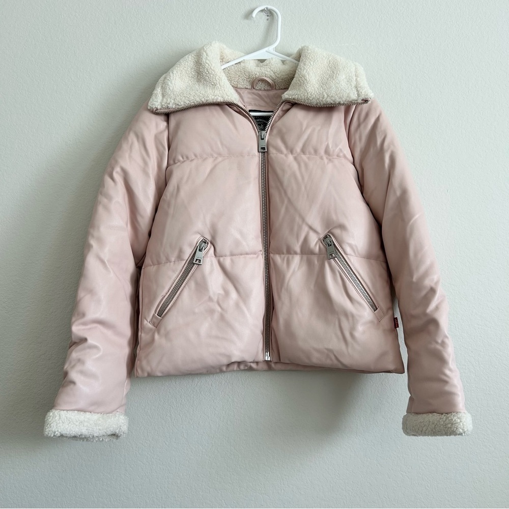 Levi’s Women Vegan Sherpa Quilted Bomber Jacket in Baby Pink | size Small - Picture 2 of 8